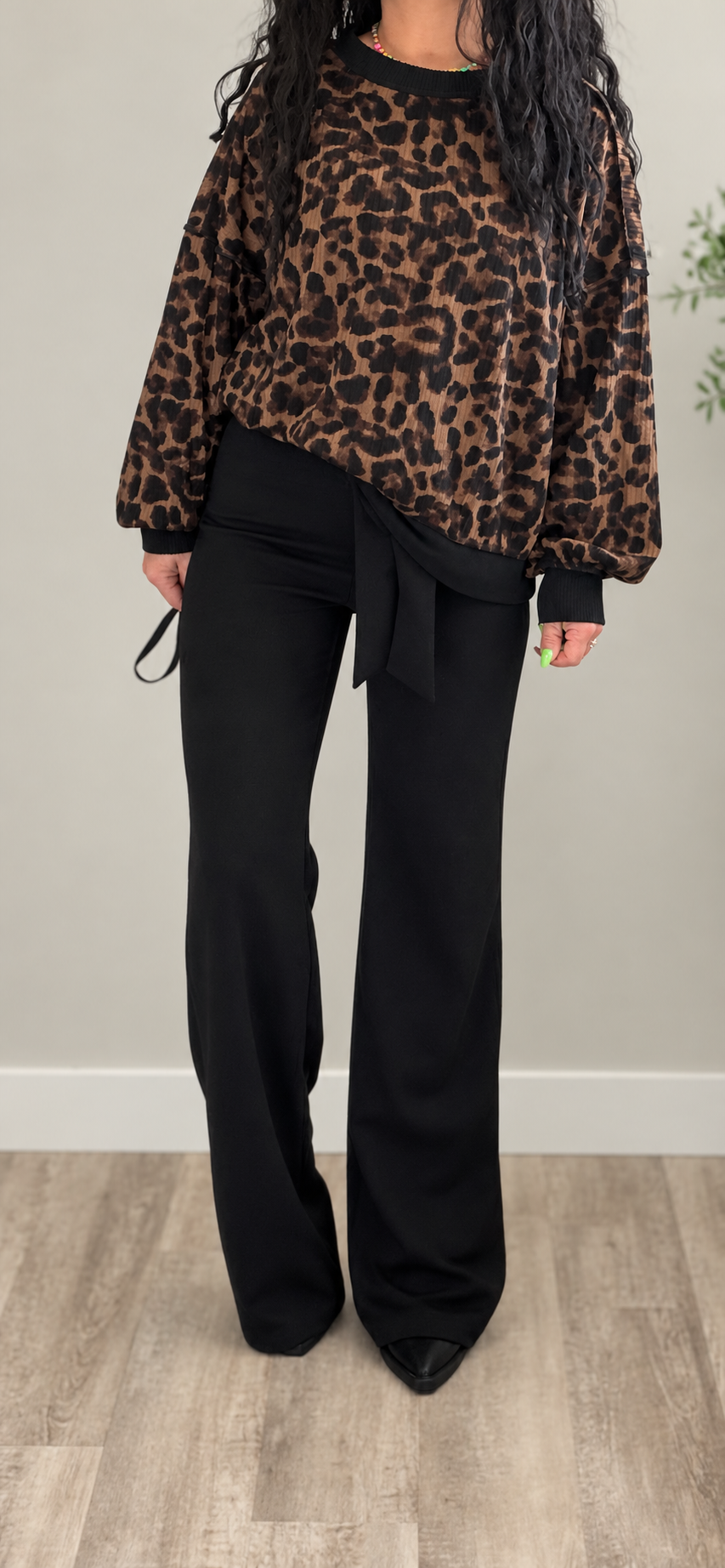 Tied to Perfection” Wide-Leg Pants
