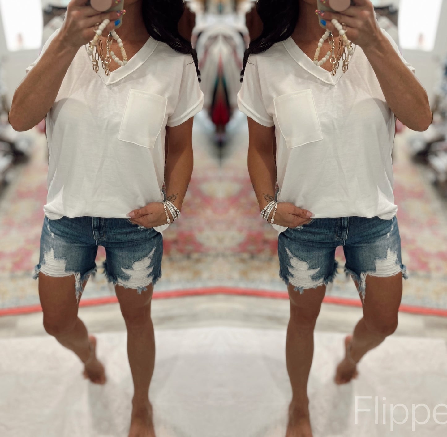 Loose and roomy V-neck pocket top